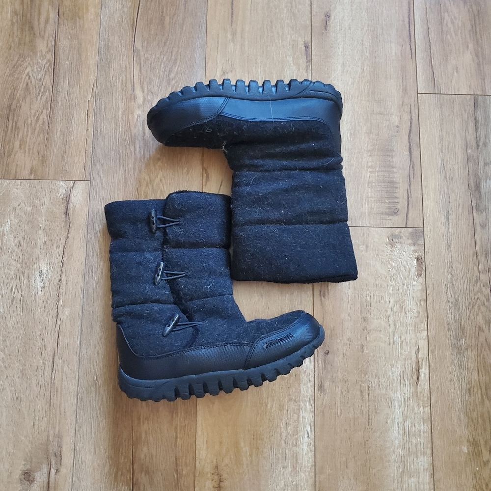 Mountrek Lisa Button Wool Pull On Rubber Bottom Snow Boots Women's Size 9